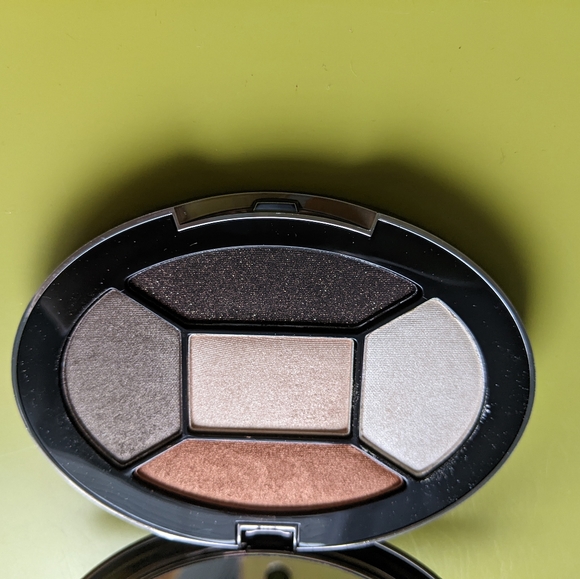 New Conditioned Tarina Tarantino Eyeshadow Palette - Picture 3 of 3